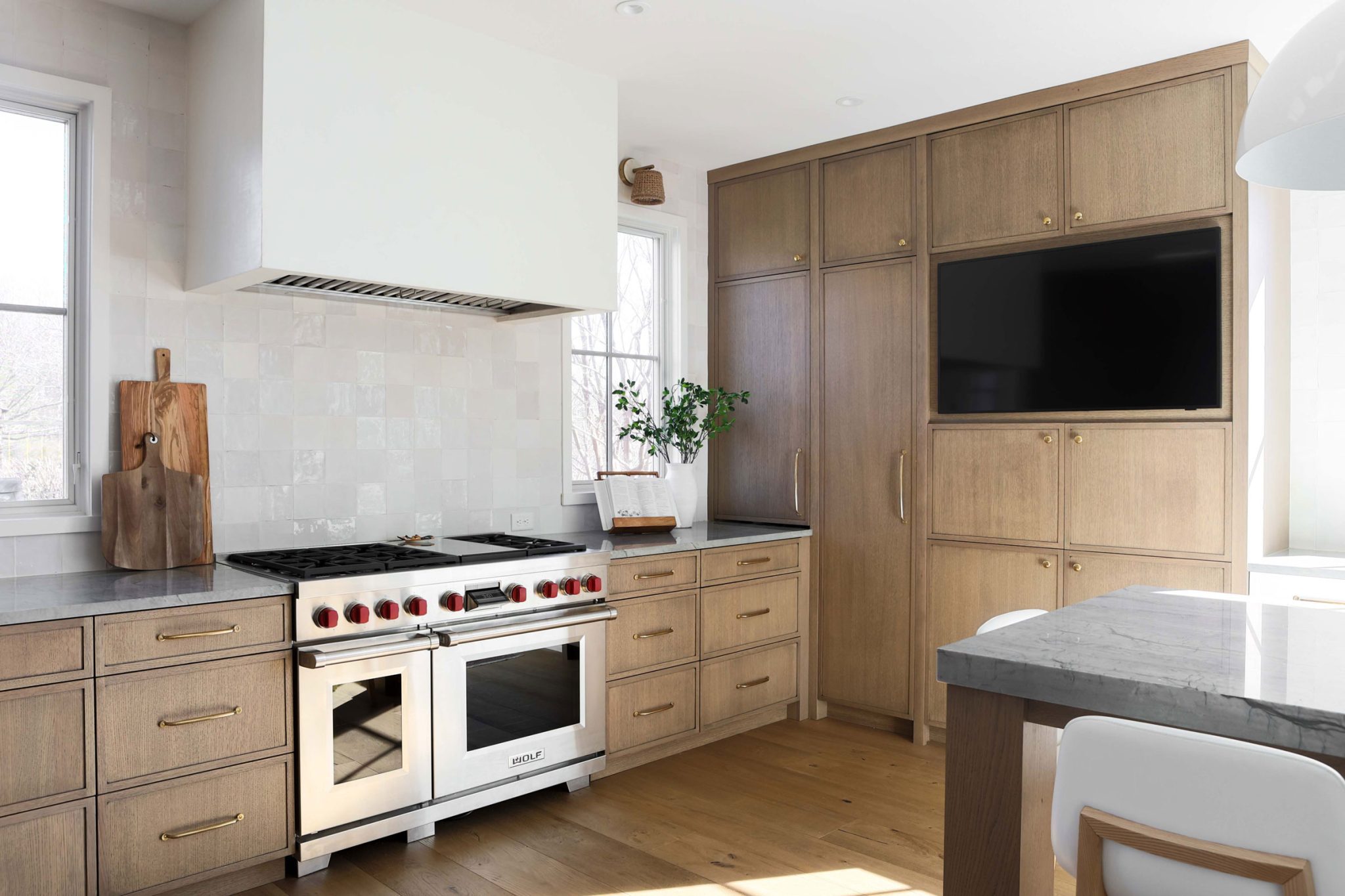 crystalcabinets_cascade_aged_cedar_RCWO4-2048x1365